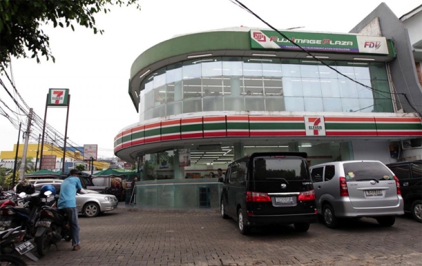 More Than Half of Jakarta 7-Eleven Stores Lack Permits: Jakarta Tourism Agency