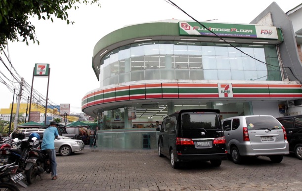 7-Eleven to Spend $645m in 2,500-Store Push
